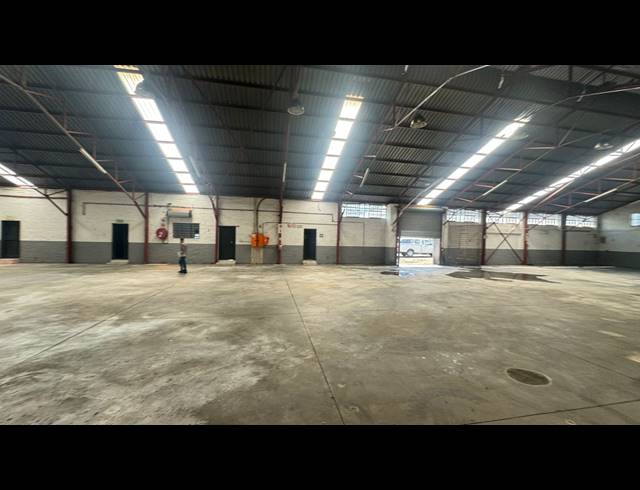 1,330M² WAREHOUSE TO LET IN PRETORIA WEST
